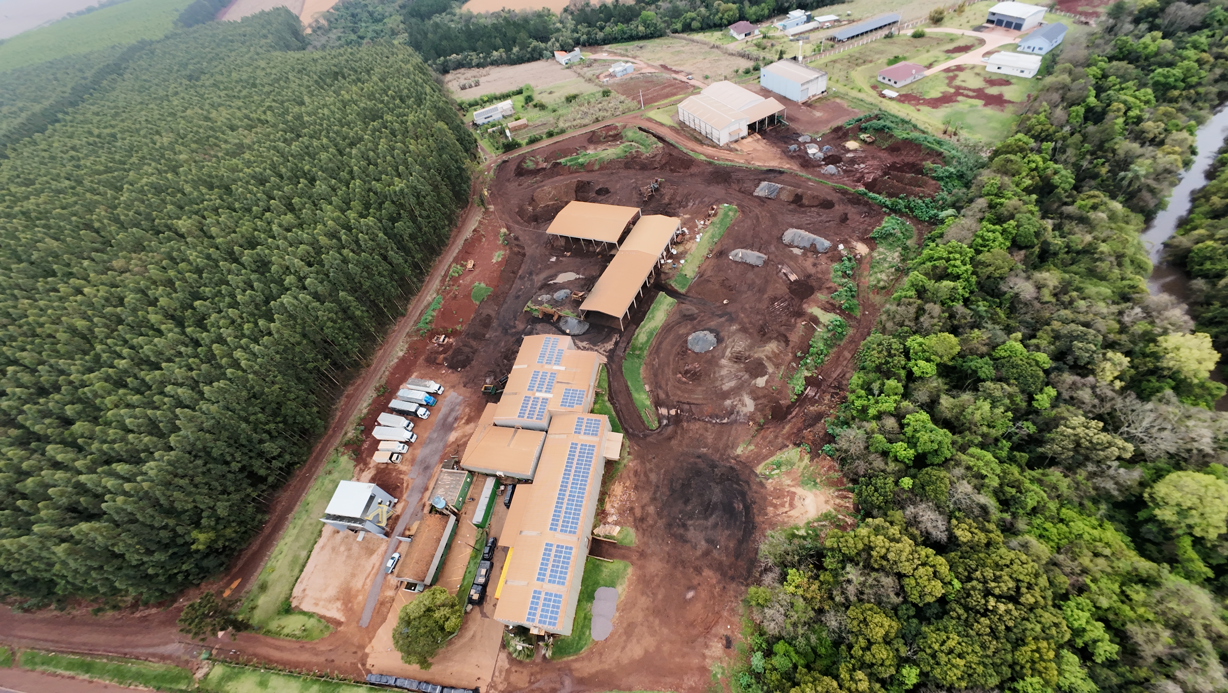 Vista aérea da fábrica da Humusfértil em Toledo, Paraná