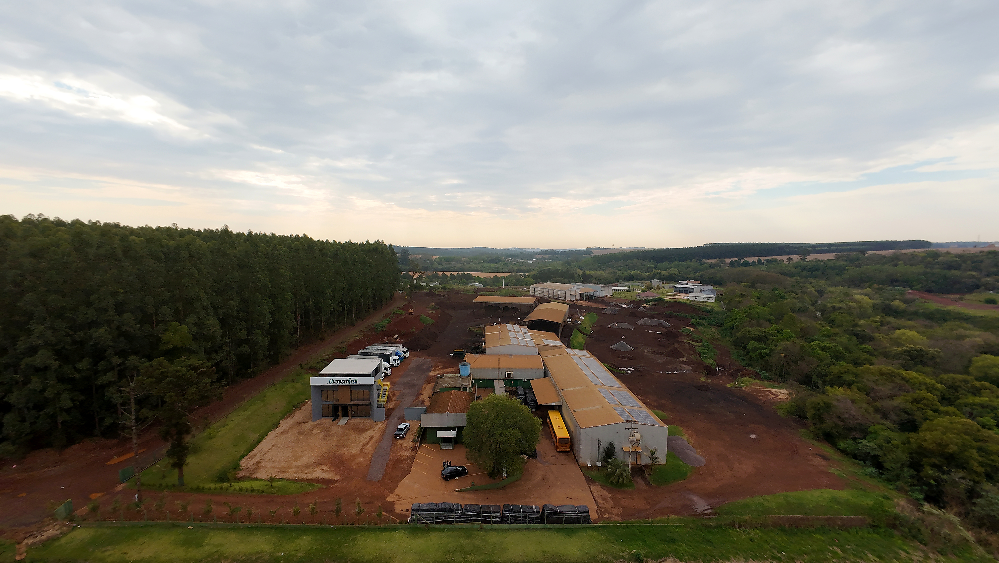 Vista aérea atual da fábrica da Humusfértil em Toledo, Paraná